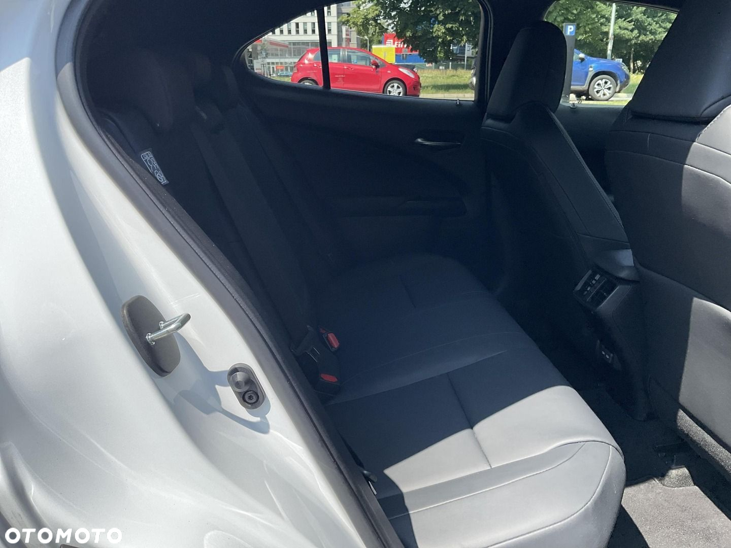 Lexus UX - 16