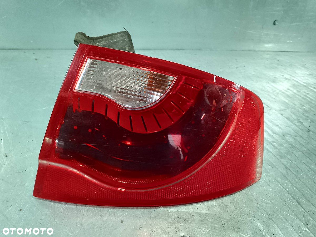 LAMPA TYLNA PRAWA SEAT EXEO 3R5945096D SEDAN - 1