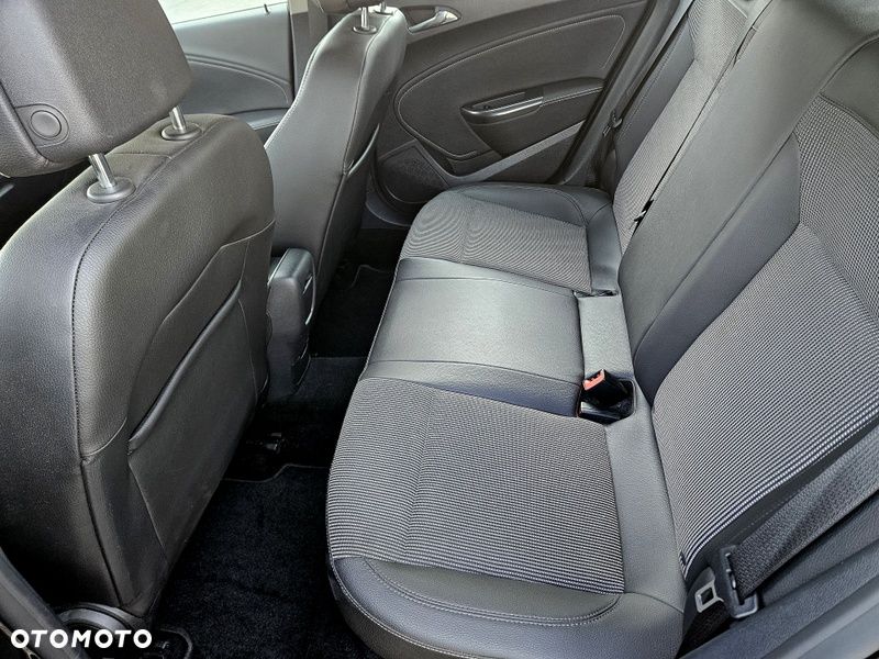 Opel Astra 1.4 T Cosmo - 25