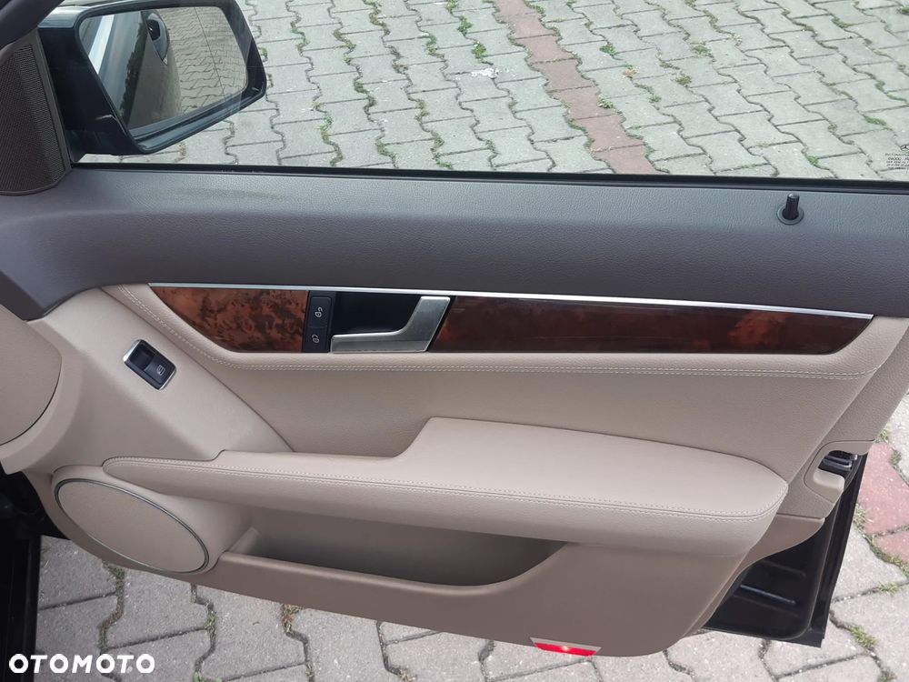 Mercedes-Benz Klasa C 180 CGI Automatik BlueEFFICIENCY - 19