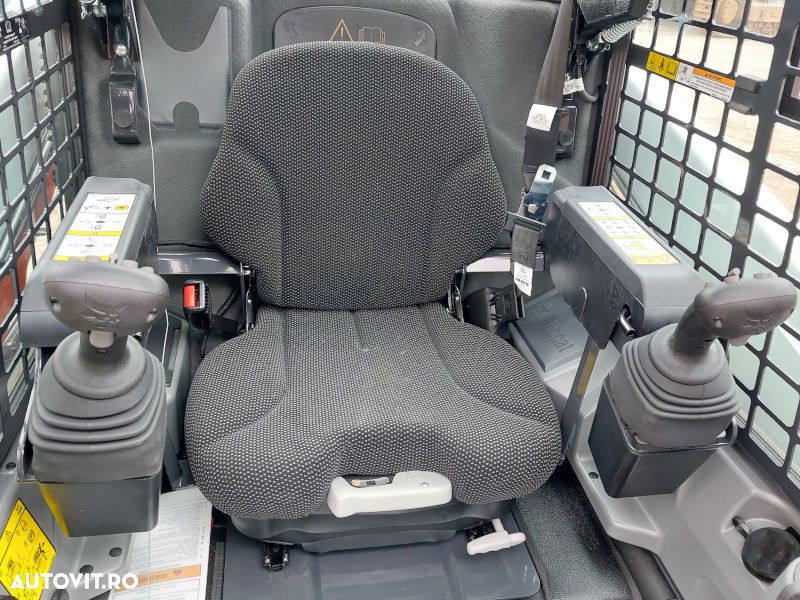 Bobcat PE SENILE, NOU, SUPER PROMOTIE 46900 EUR+Tva, furci, cupa multifuncitonala 4x1, ridica 717kg, masa operationala 3t, motor Bobcat 41kW, cabina inchisa, inst hidr suplimentara, posibilitate leasing 5 ani-PROMOTIE 46900 EUR+Tva - 8
