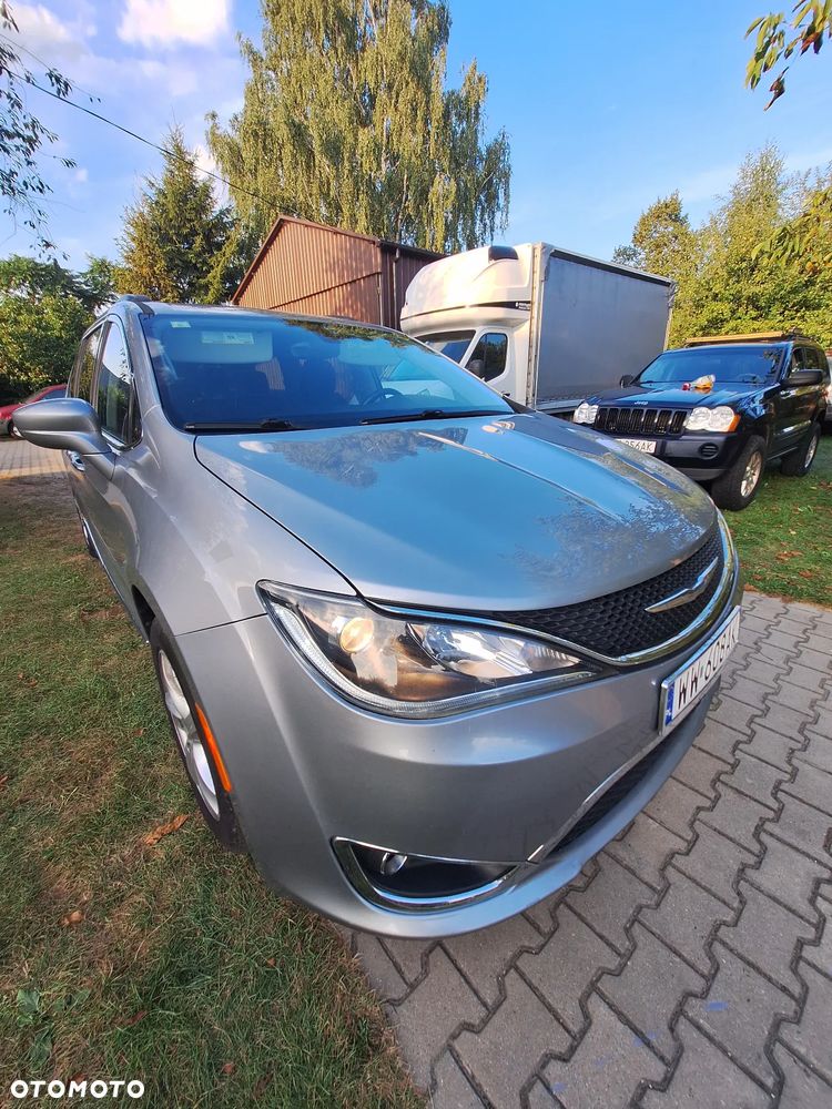 Chrysler Pacifica - 11