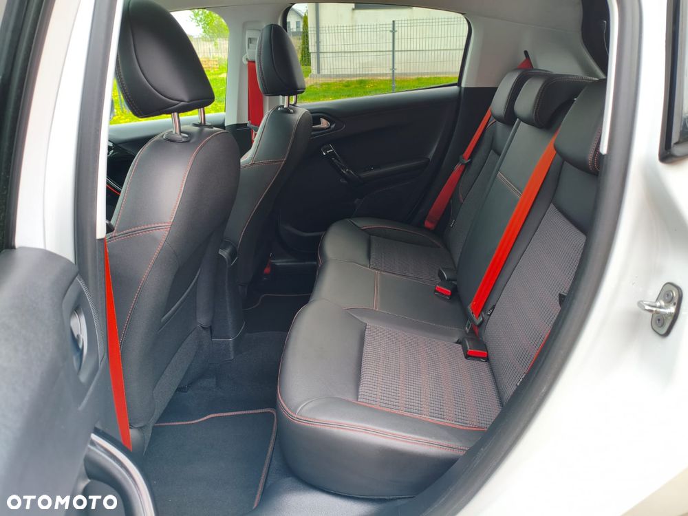 Peugeot 208 - 21