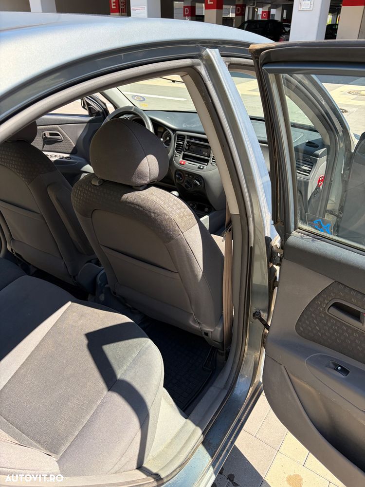 Kia Rio 1.5 DSL LX Base - 13