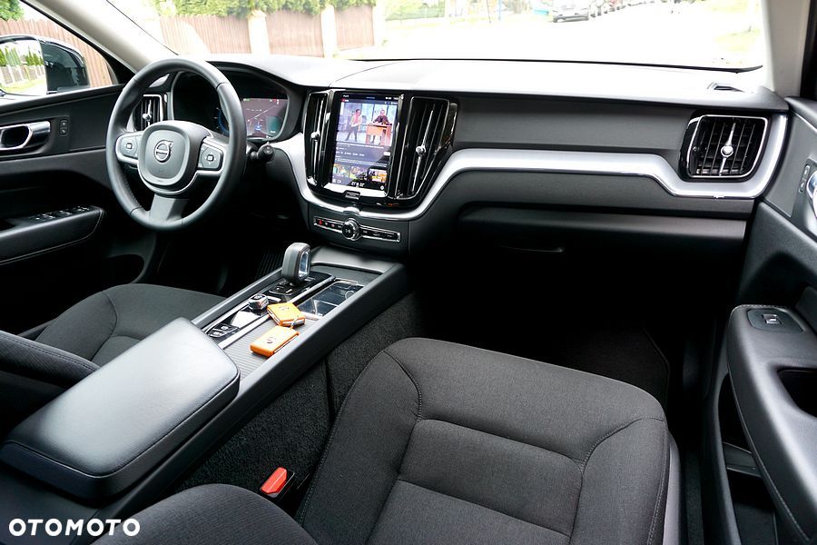 Volvo XC 60 B4 D AWD Geartronic Momentum Pro - 28
