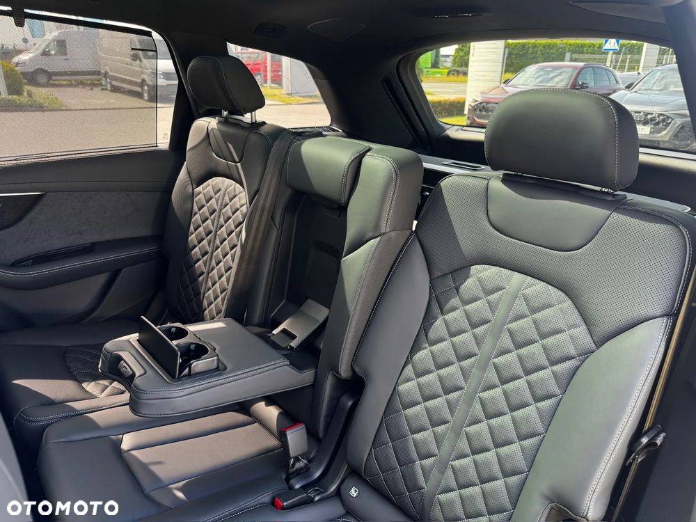 Audi Q7 TFSI e PHEV 360 kW Quattro S Line Tiptr - 32