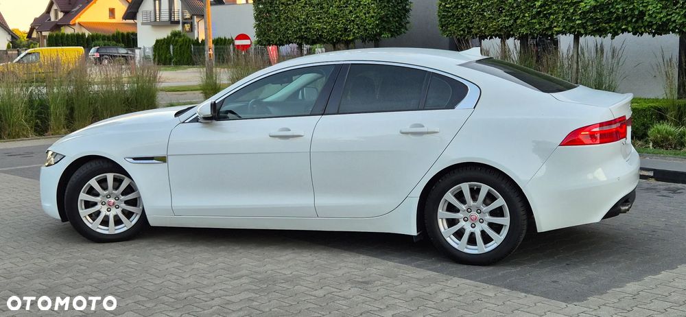 Jaguar XE 2.0 D R-Sport - 32