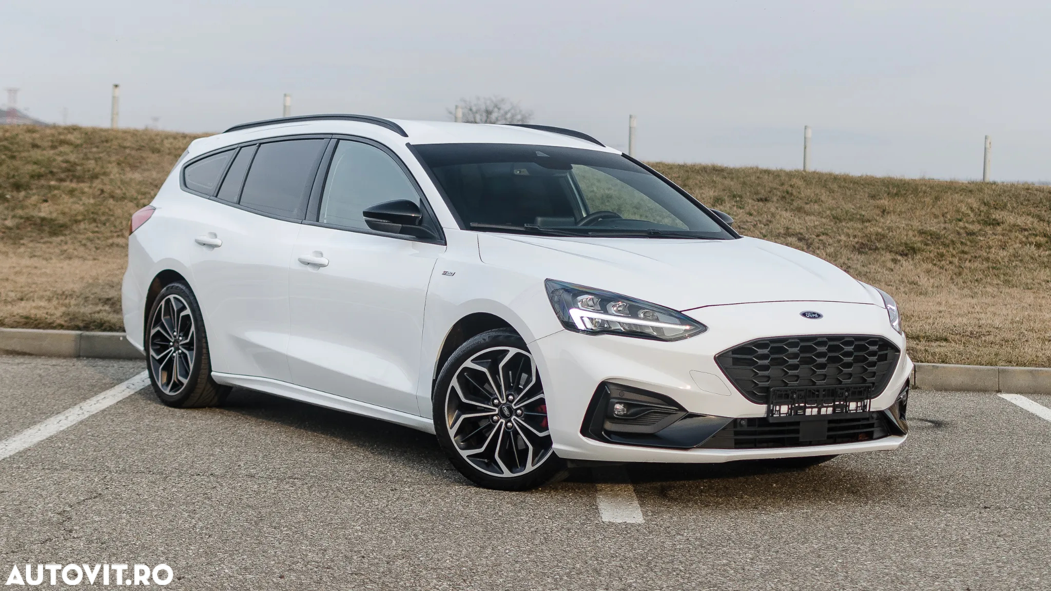 Ford Focus Turnier 1.5 EcoBlue Start-Stopp-System ST-LINE - 2