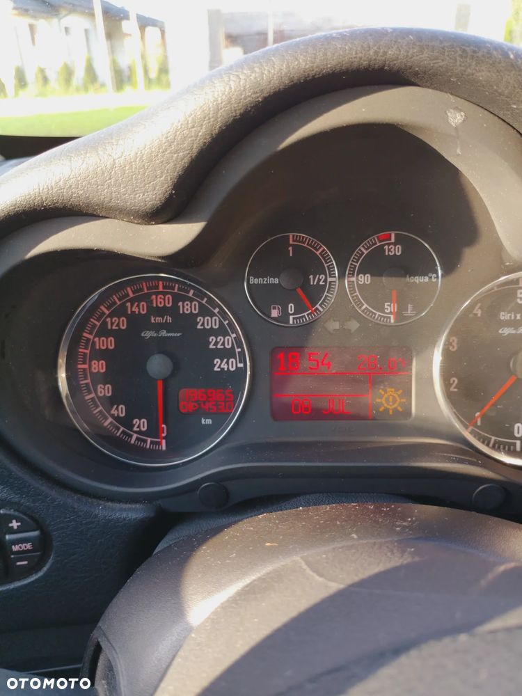 Alfa Romeo 147 1.6 Twin Spark Distinctive - 6