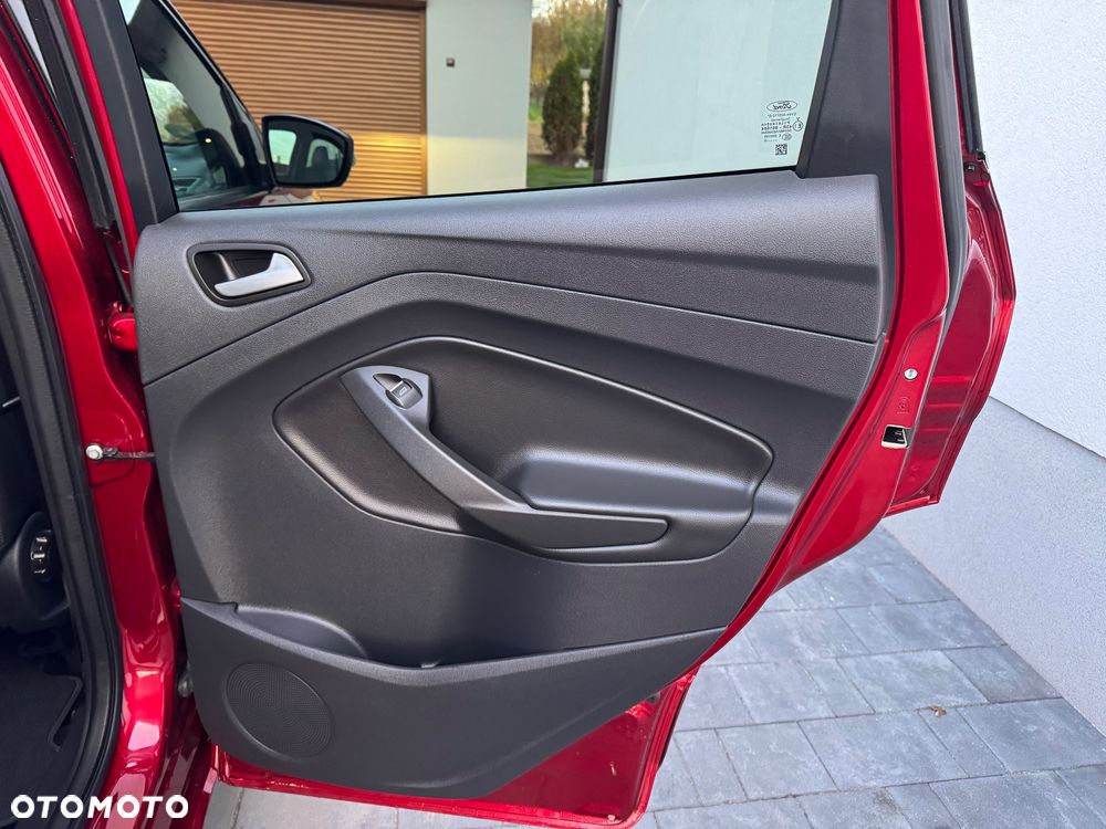 Ford Kuga 1.5 EcoBoost 2x4 ST-Line - 25