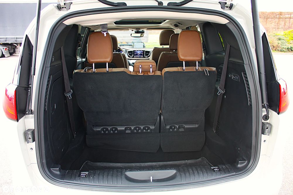 Chrysler Pacifica - 22