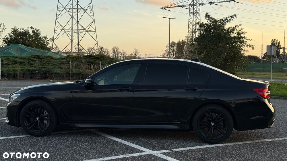 BMW Seria 7 750Li xDrive - 9