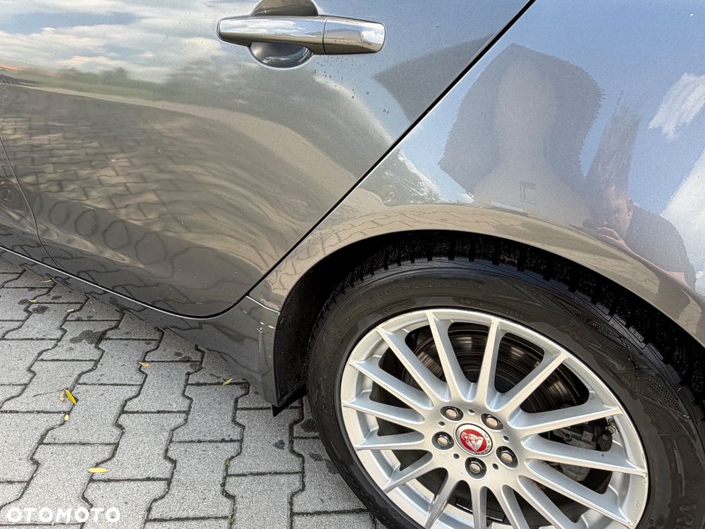 Jaguar XE 2.0 D Portfolio - 5