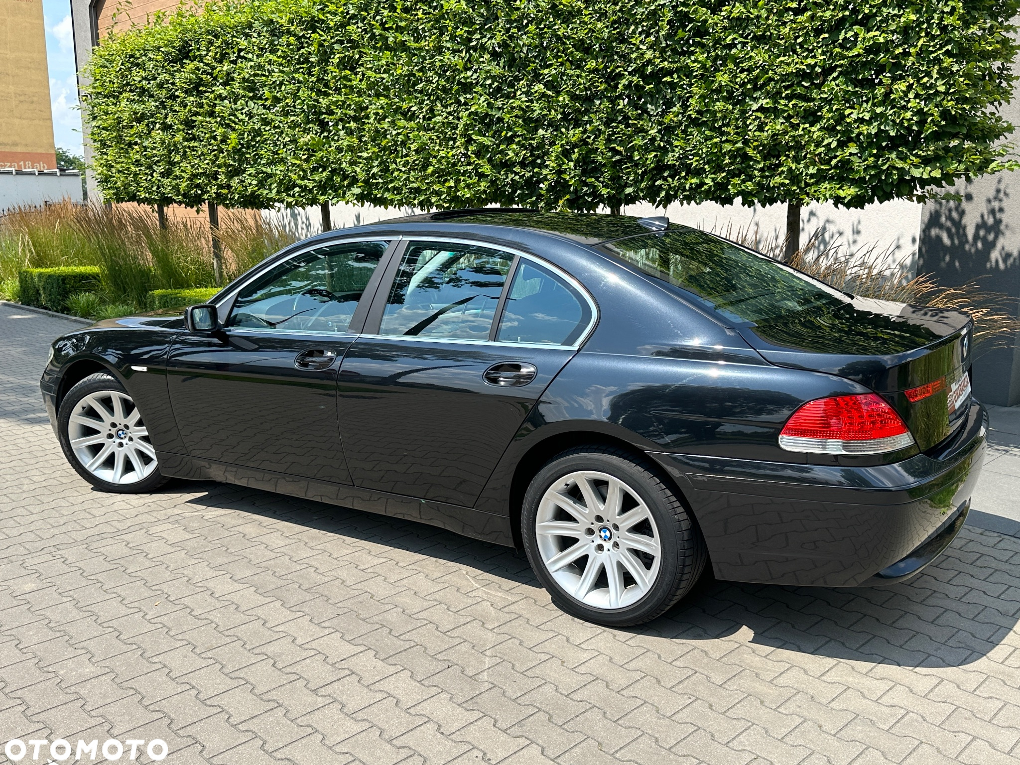 BMW Seria 7 745i - 3