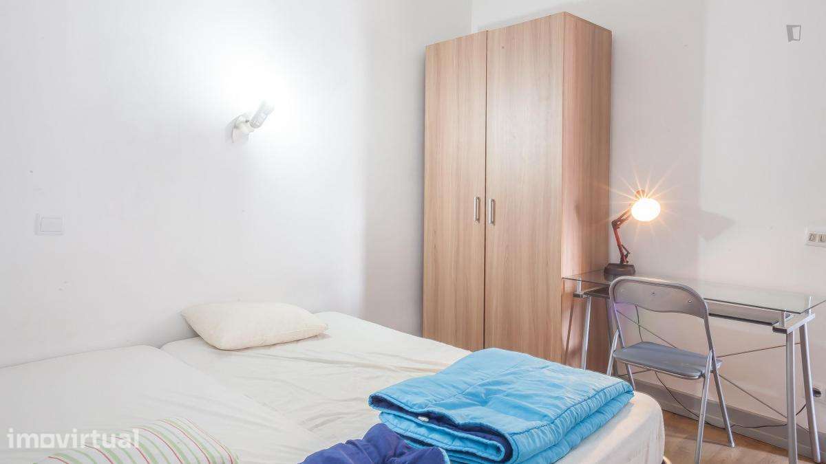 Quarto - localizado em Baixa Coimbra - Grande imagem: 3/6
