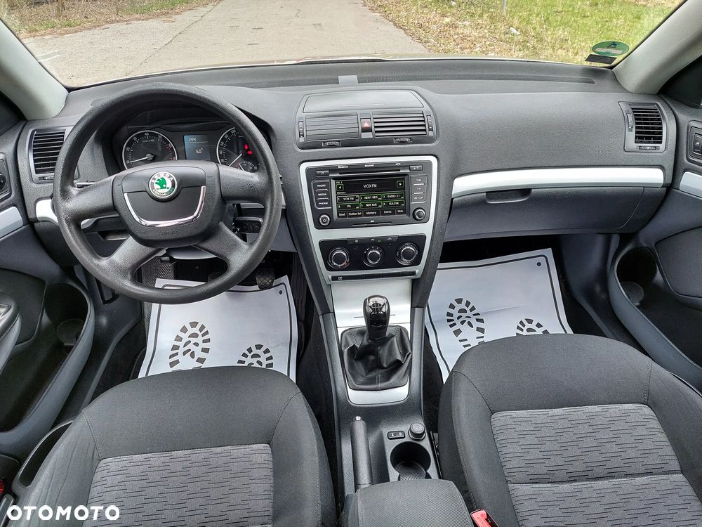 Skoda Octavia 1.6 Combi Style - 16