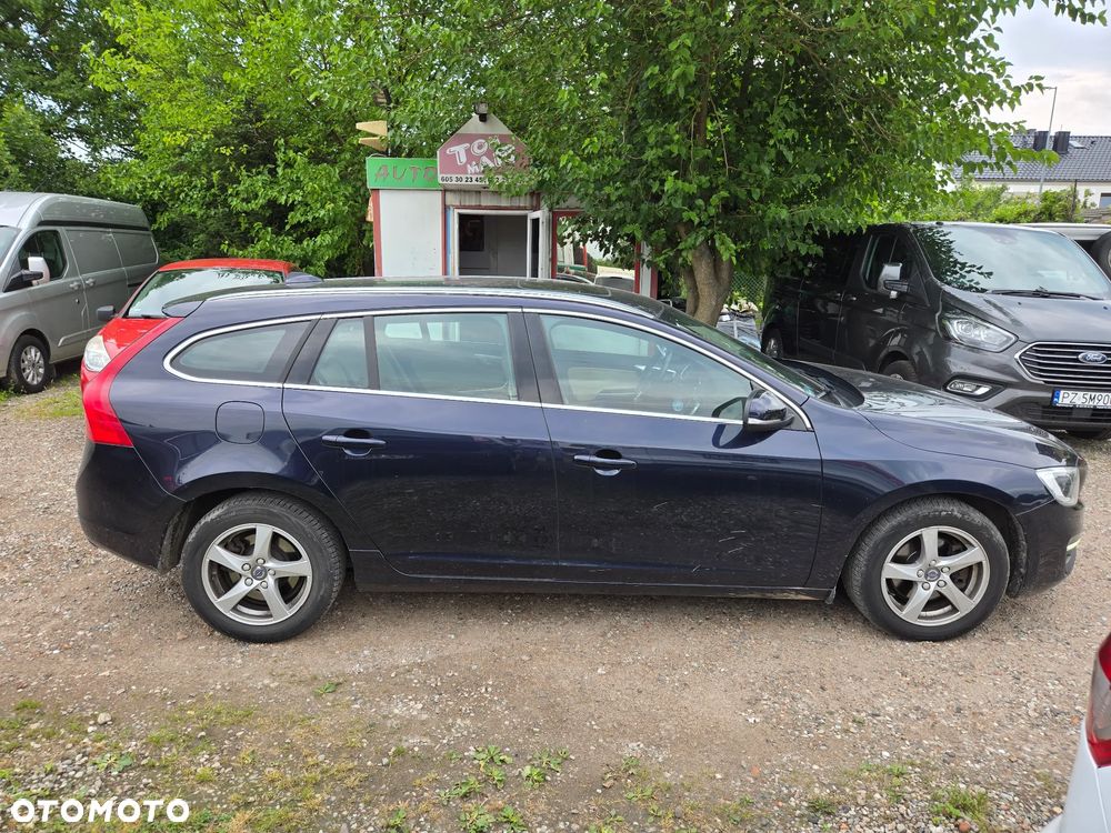 Volvo V60 D2 Momentum - 10