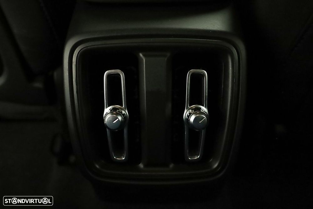Volvo XC 40 1.5 T2 Plus Dark Auto - 24