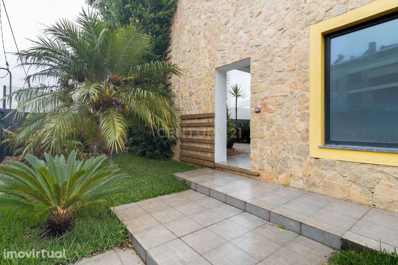 Moradia T4 isolada, estilo contemporâneo com piscina, num lote de 502m - Grande imagem: 2/60