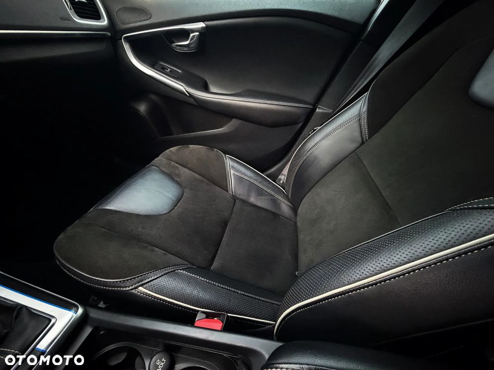 Volvo V40 D2 R Design - 25