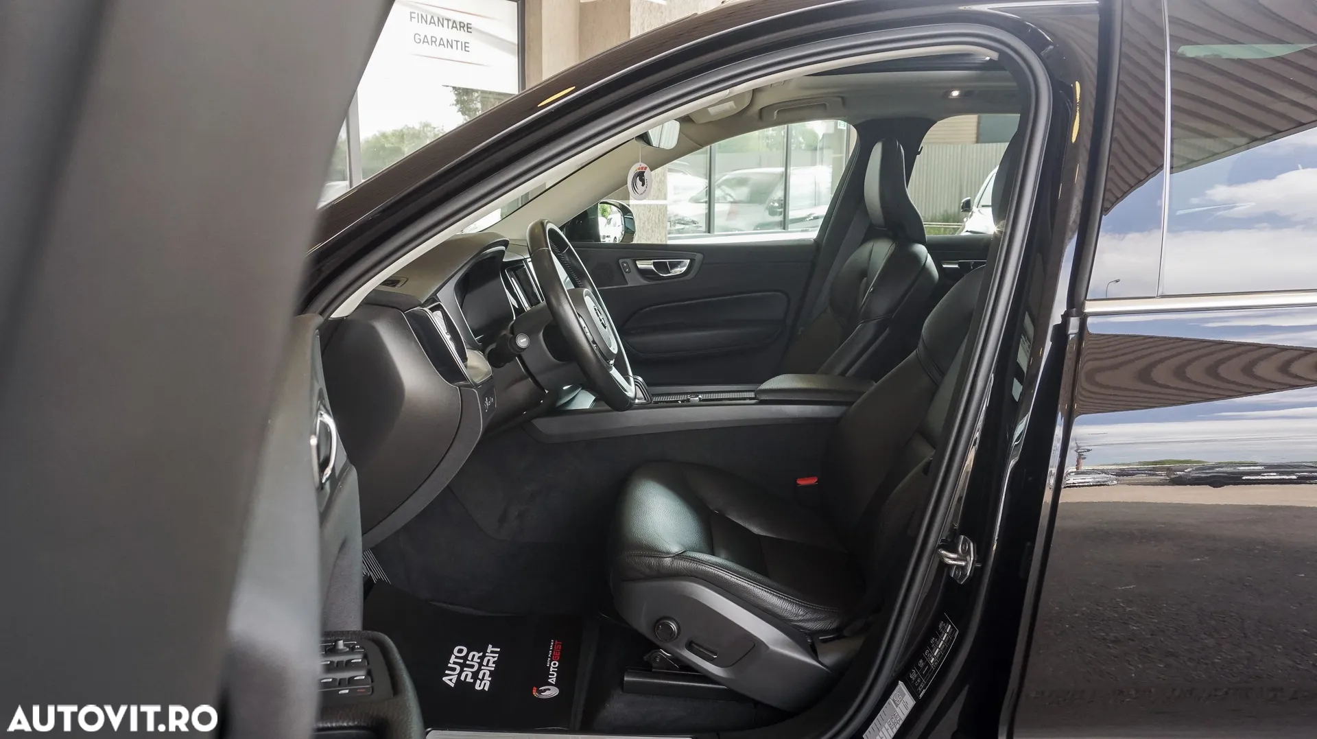 Volvo XC 60 T8 Twin Engine AWD Momentum - 24