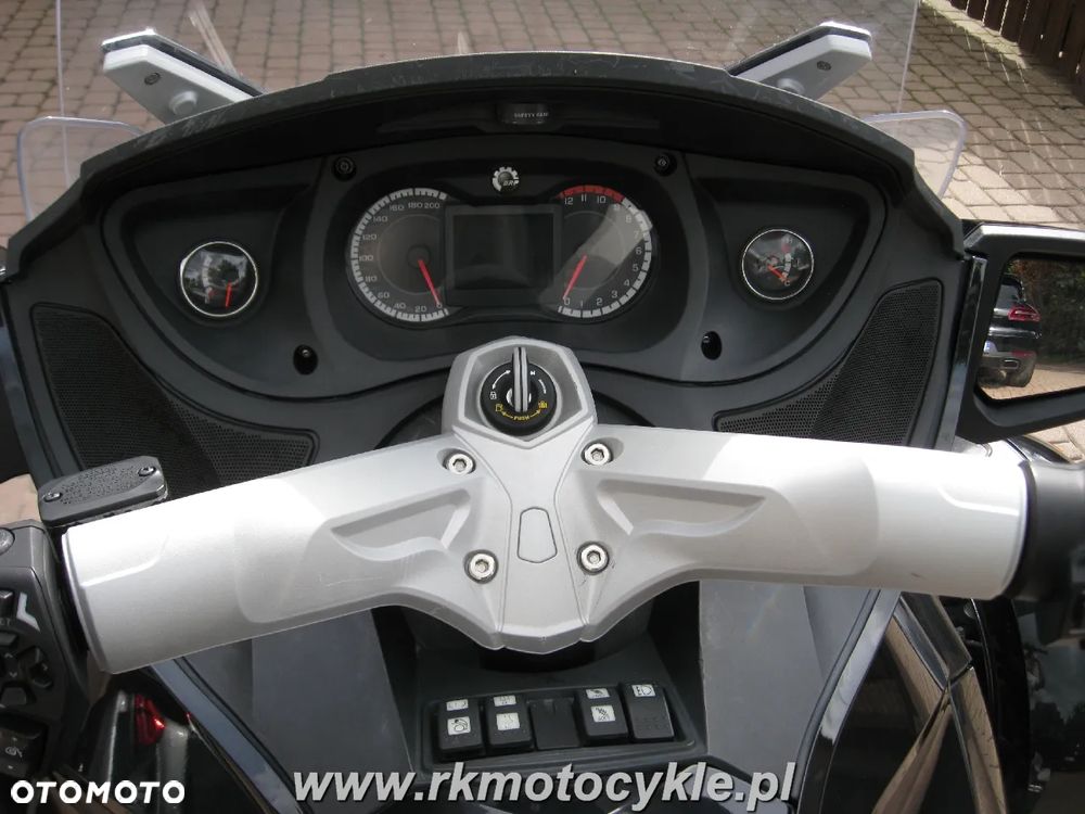 Can-Am Spyder - 9