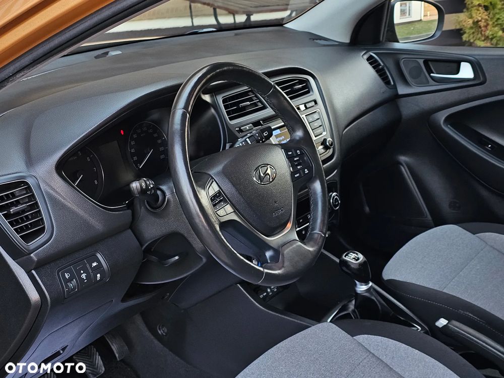 Hyundai i20 1.2 YES Gold - 12