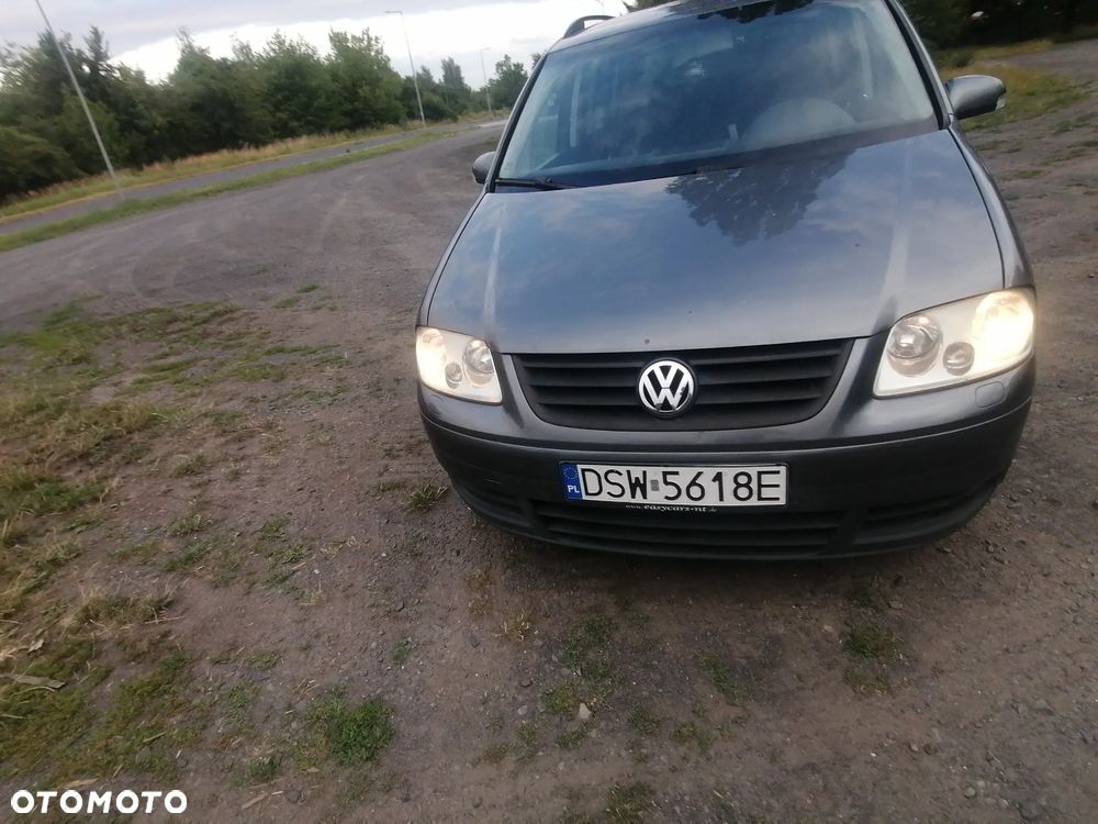 Volkswagen Touran 1.6 Conceptline - 2