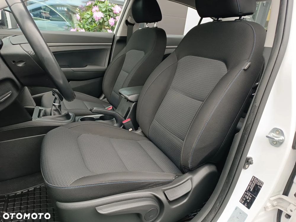 Hyundai Elantra - 10