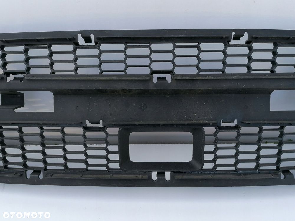 Kratka środkowa zderzaka TESLA S - 3