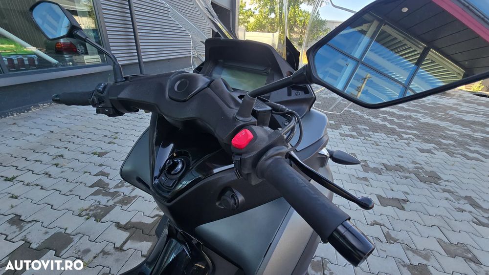 Yamaha Tricity 300 - 18