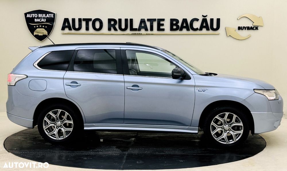 Mitsubishi Outlander - 4