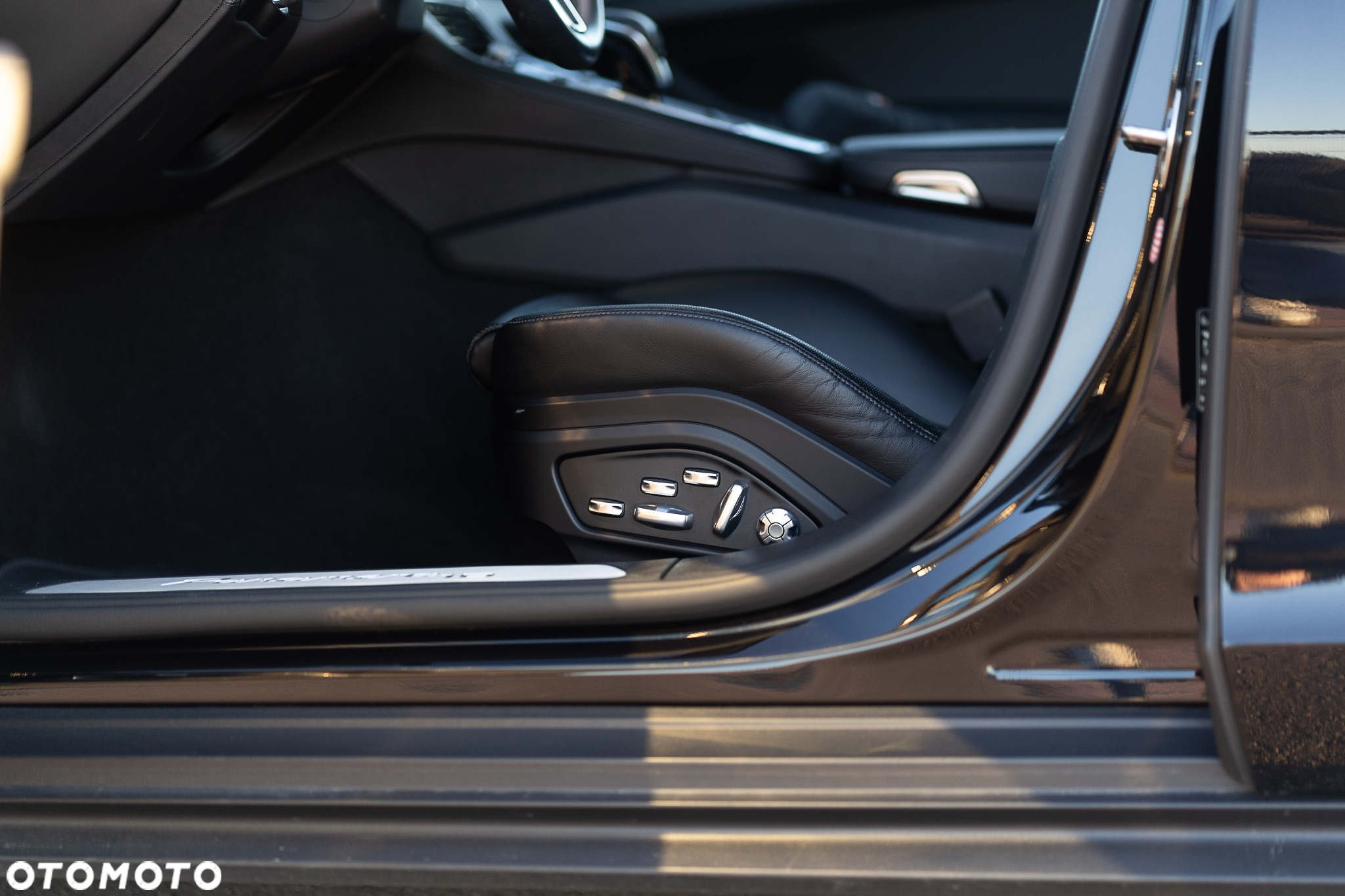 Porsche Panamera 4 E-Hybrid 10 Years Edition - 19