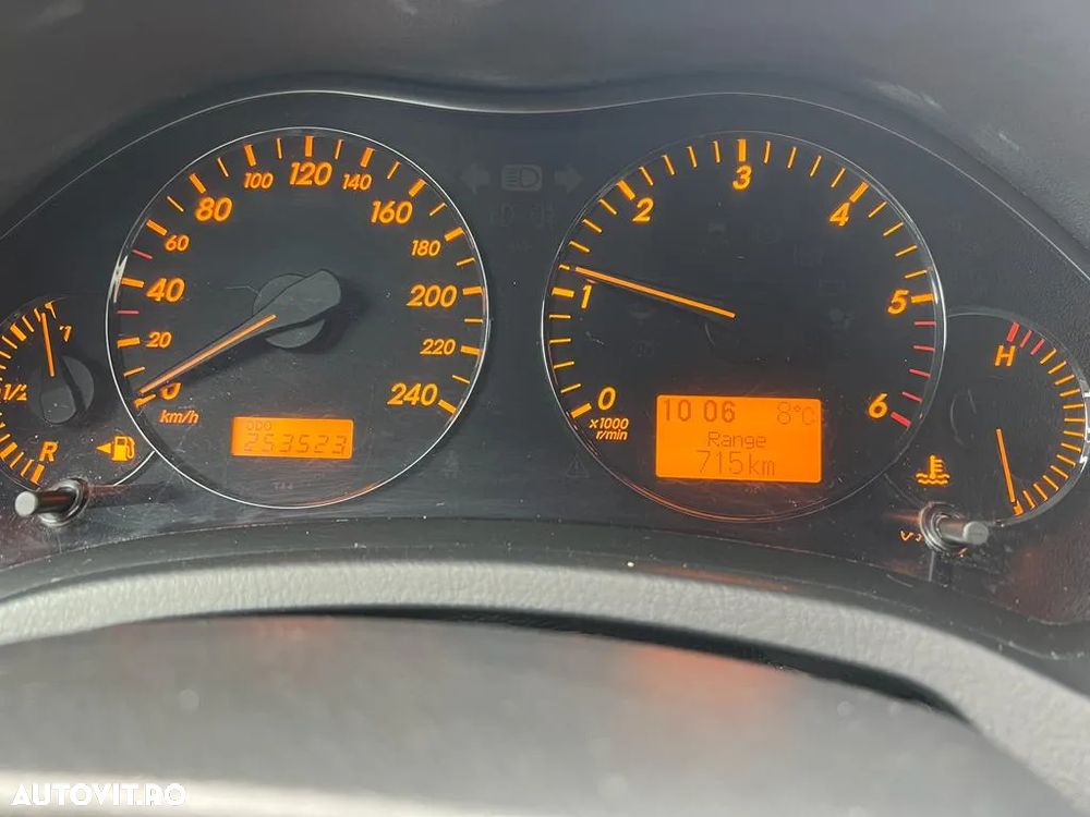 Toyota Avensis 2.2 D-CAT Elegance - 8
