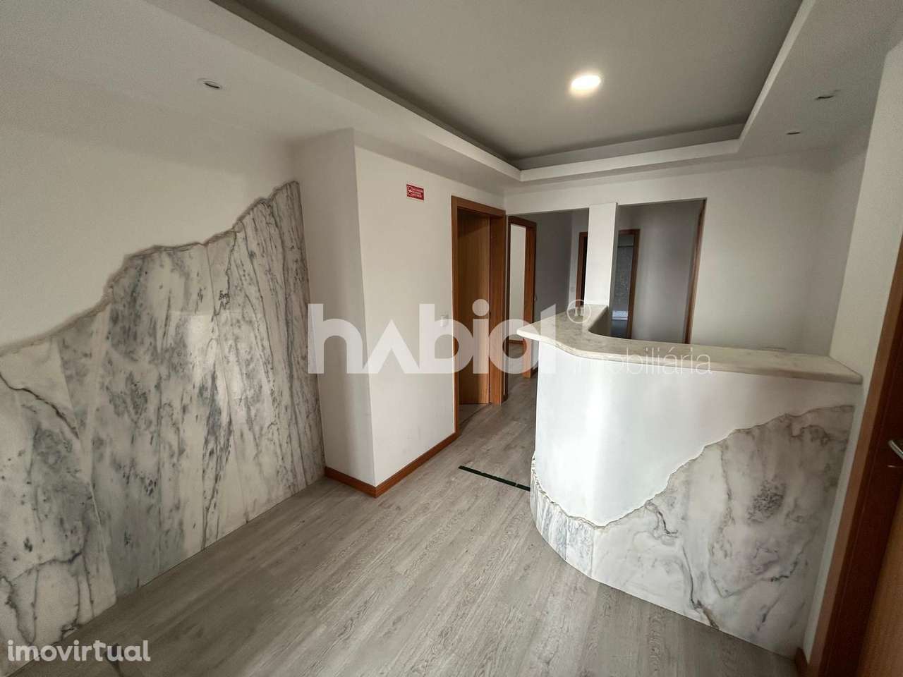 Espaço para serviços no 1º andar, centro Barcelos - Grande imagem: 2/7