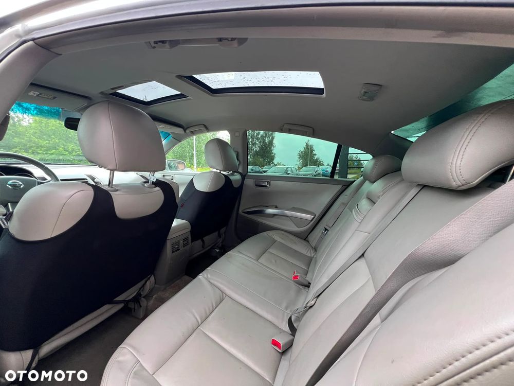 Nissan Maxima 3.5 SE - 22