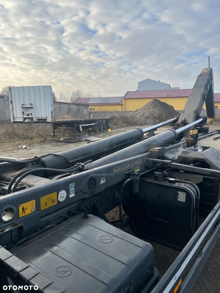 Mercedes-Benz Arocs - 9