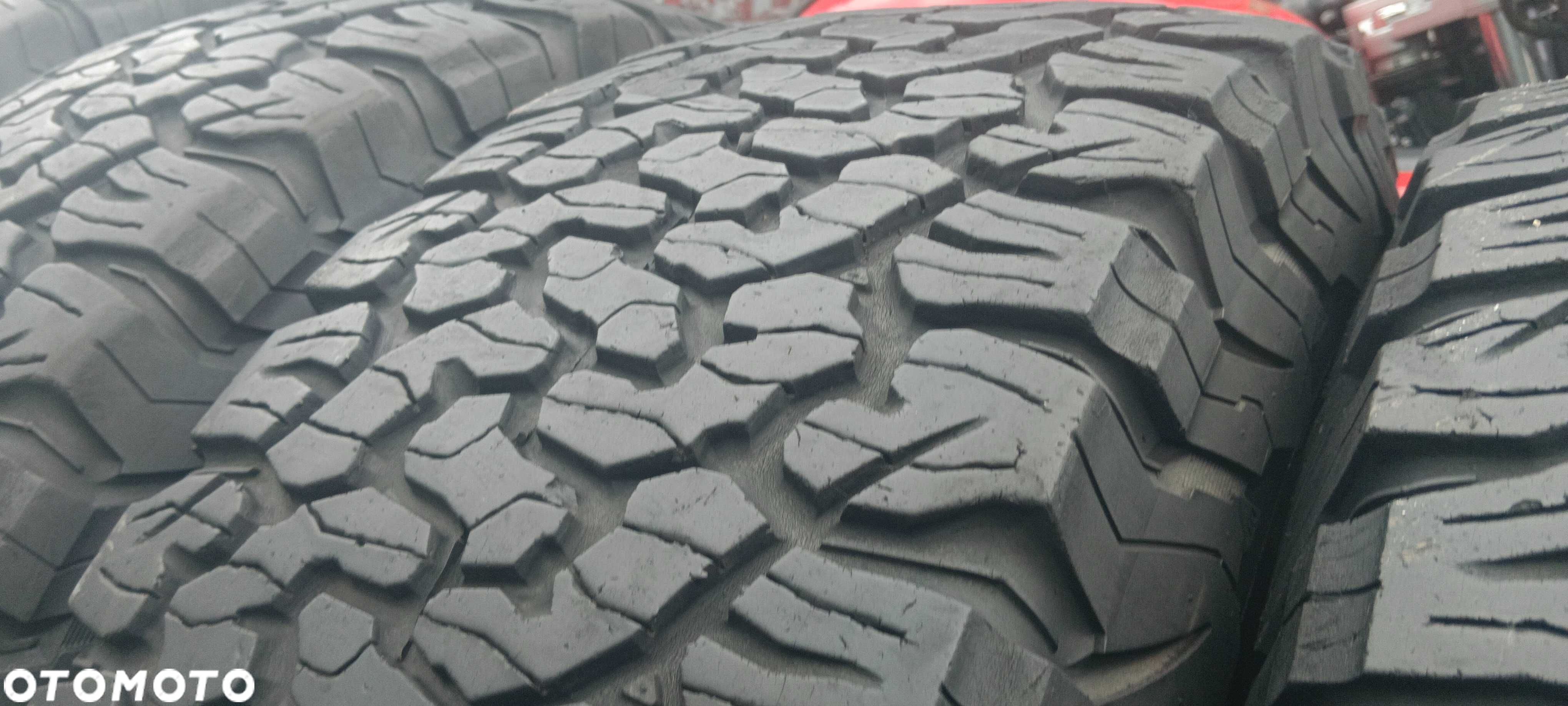 K928580L Komplet 265/70R17 BF-GoodRich All-Terrain T/A K02 dot.3915 - 3