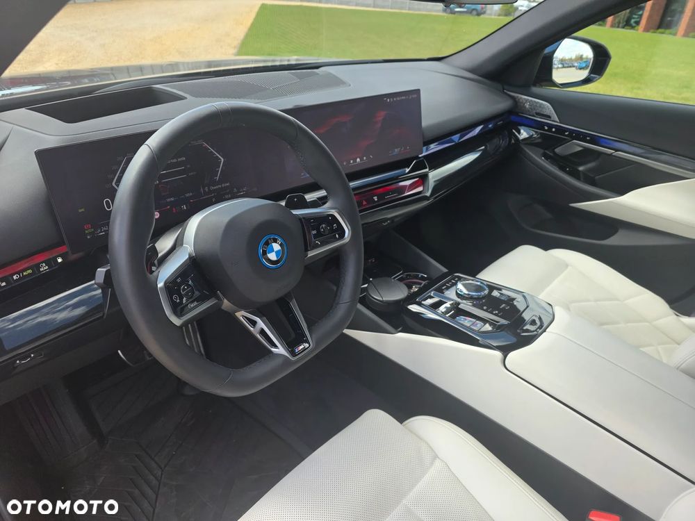 BMW Seria 5 550e xDrive PHEV M Sport - 14
