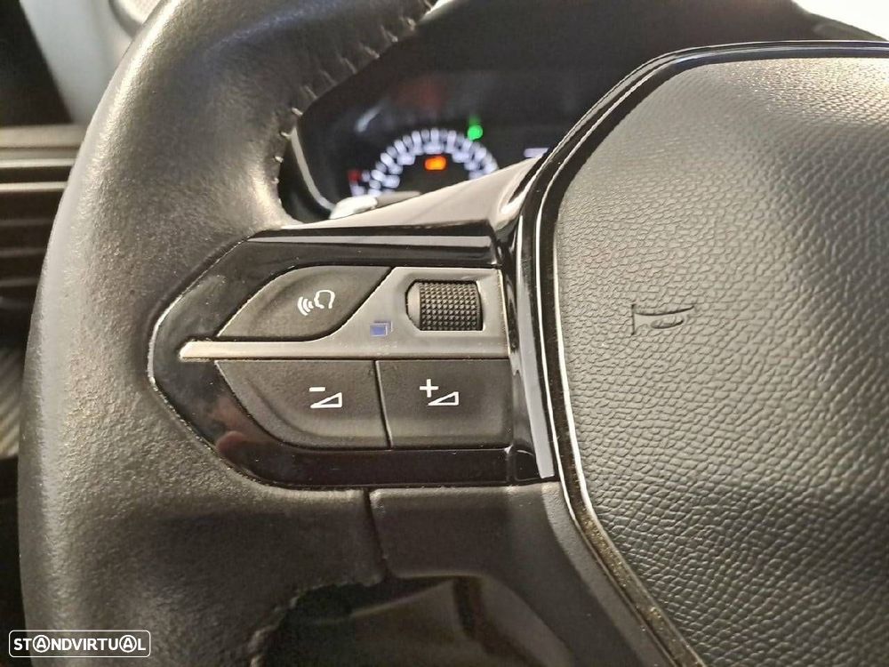 Peugeot 2008 1.2 PureTech Allure EAT8 - 16