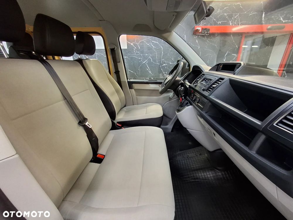 Volkswagen Transporter T6 Doka Dubel Kabina Brygadówka 6 Miejsc Klimatyzacja Tempomat Hak Aluminiowe Burty Światła Dzienne Halogeny Webasto 2016 Rok Euro 6 - 13