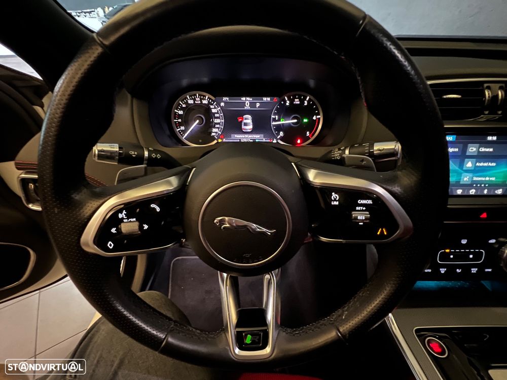 Jaguar XE 2.0 D R-Dynamic S - 17