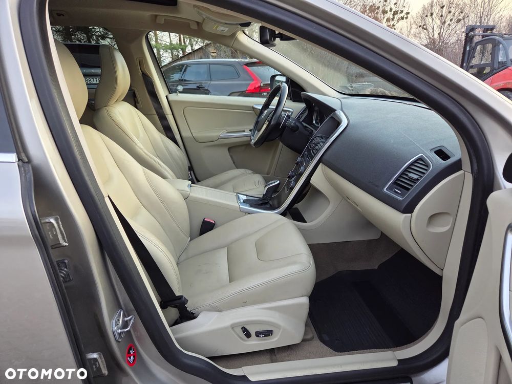 Volvo XC 60 T6 AWD Momentum - 9