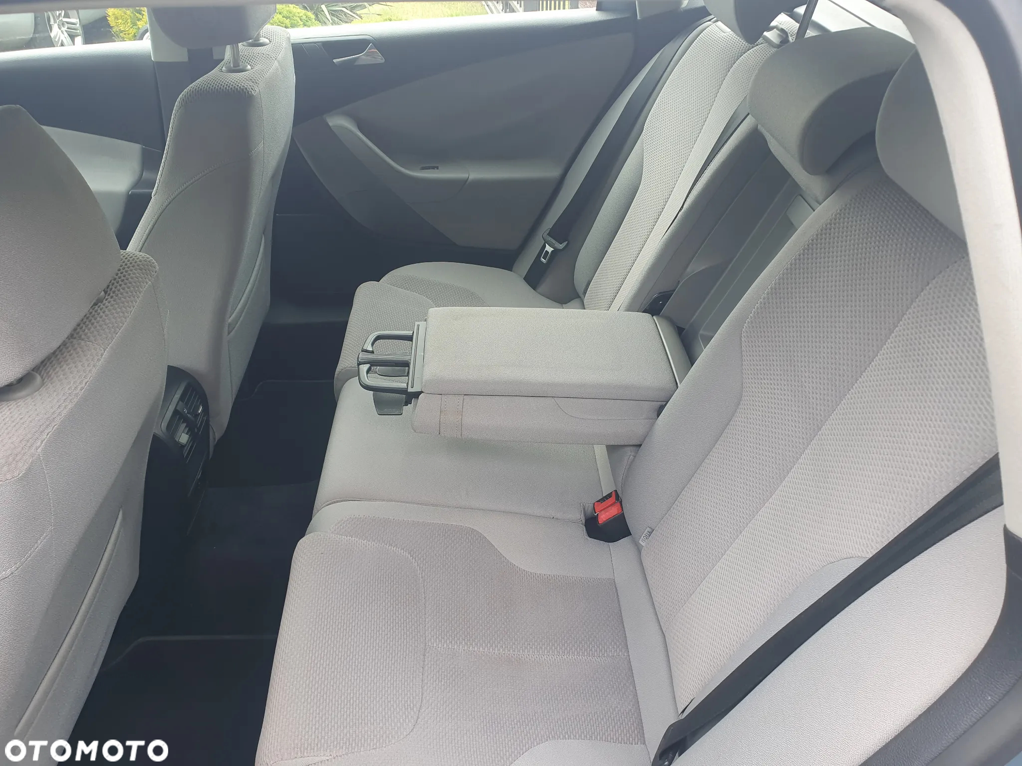 Volkswagen Passat 2.0 FSI Comfortline - 12