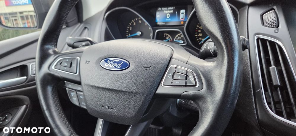Ford Focus 1.0 EcoBoost Titanium - 36