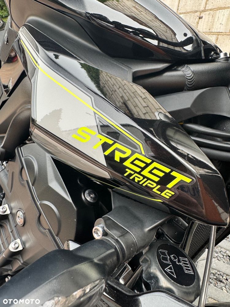 Triumph Street Triple - 4