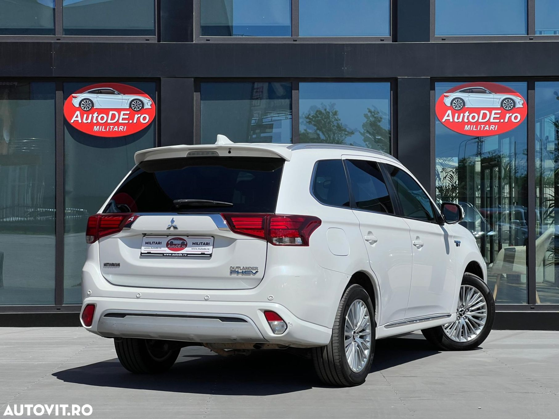Mitsubishi Outlander - 3