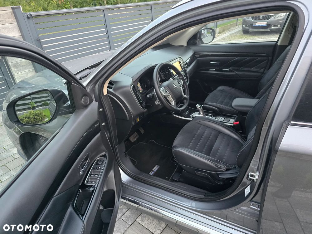 Mitsubishi Outlander - 10
