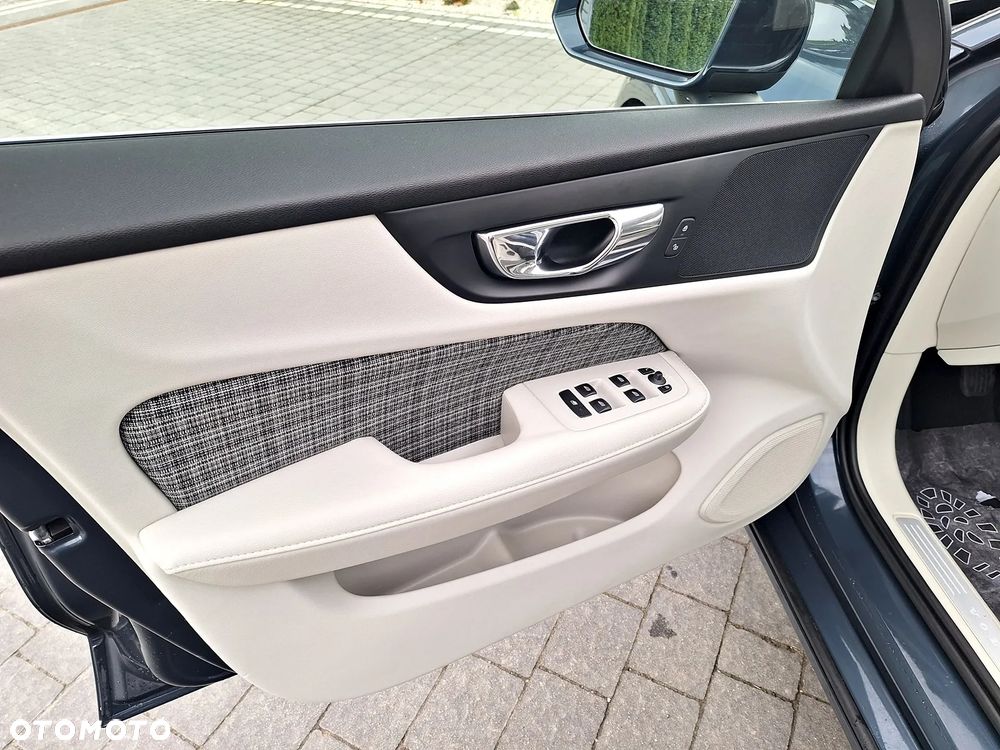 Volvo V60 D3 Momentum Core - 24