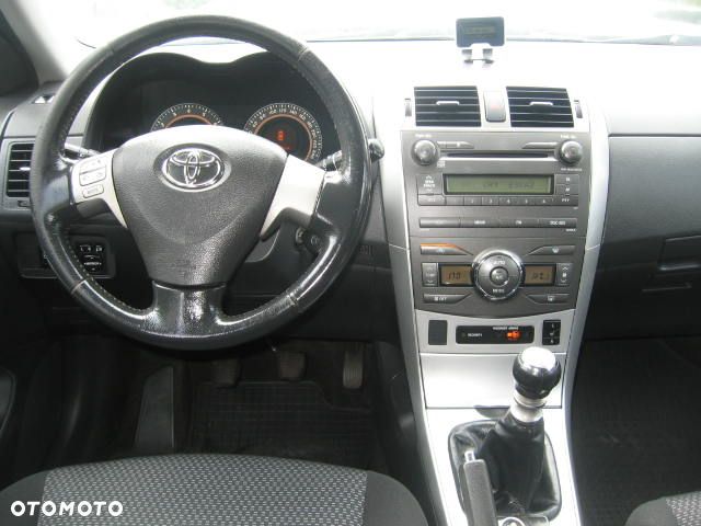 Toyota Corolla 1.6 Luna - 17